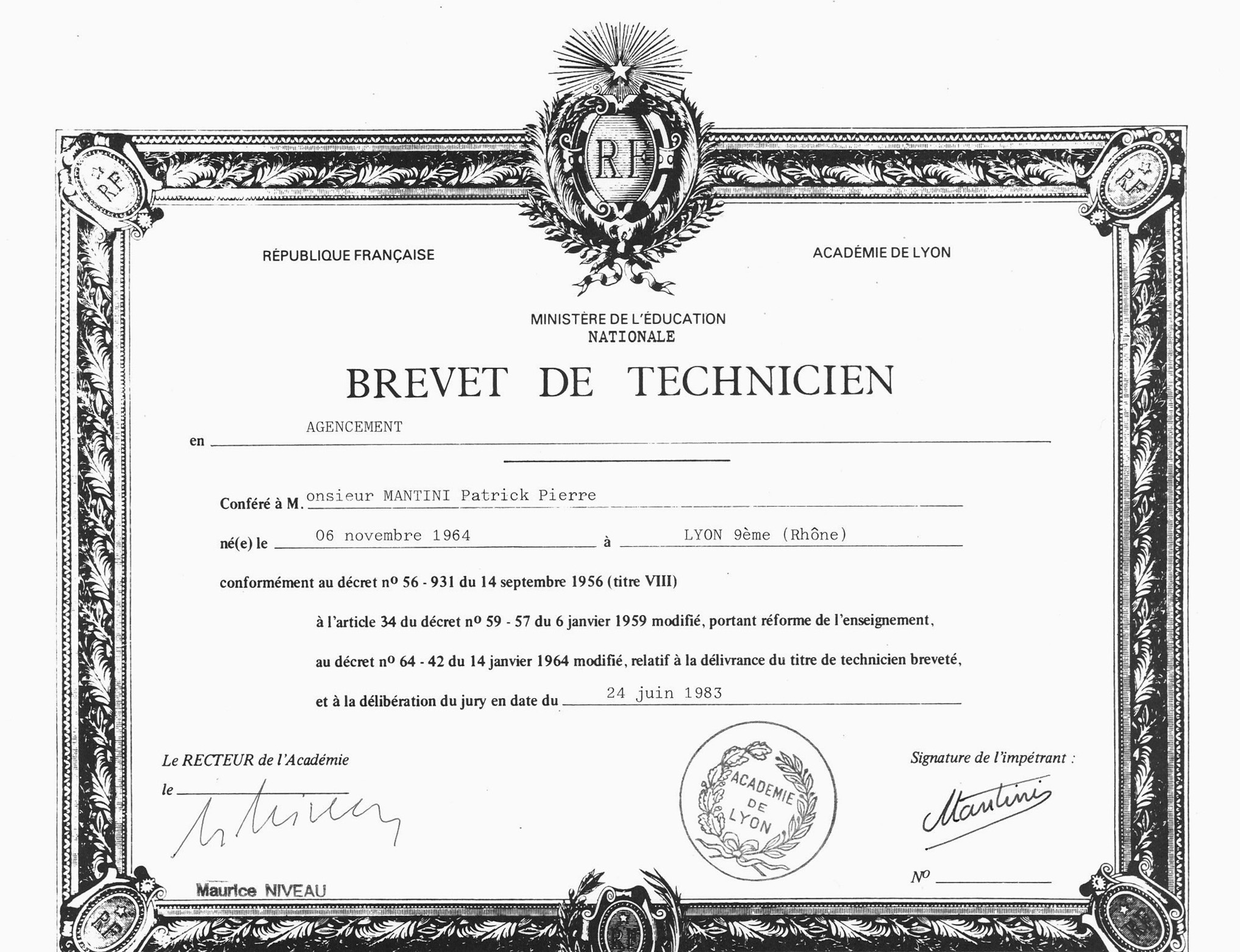 BREVET DE TECHNICIEN AGENCEMENT